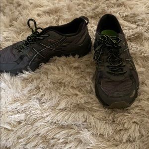 Men’s Aesics Trail shoes